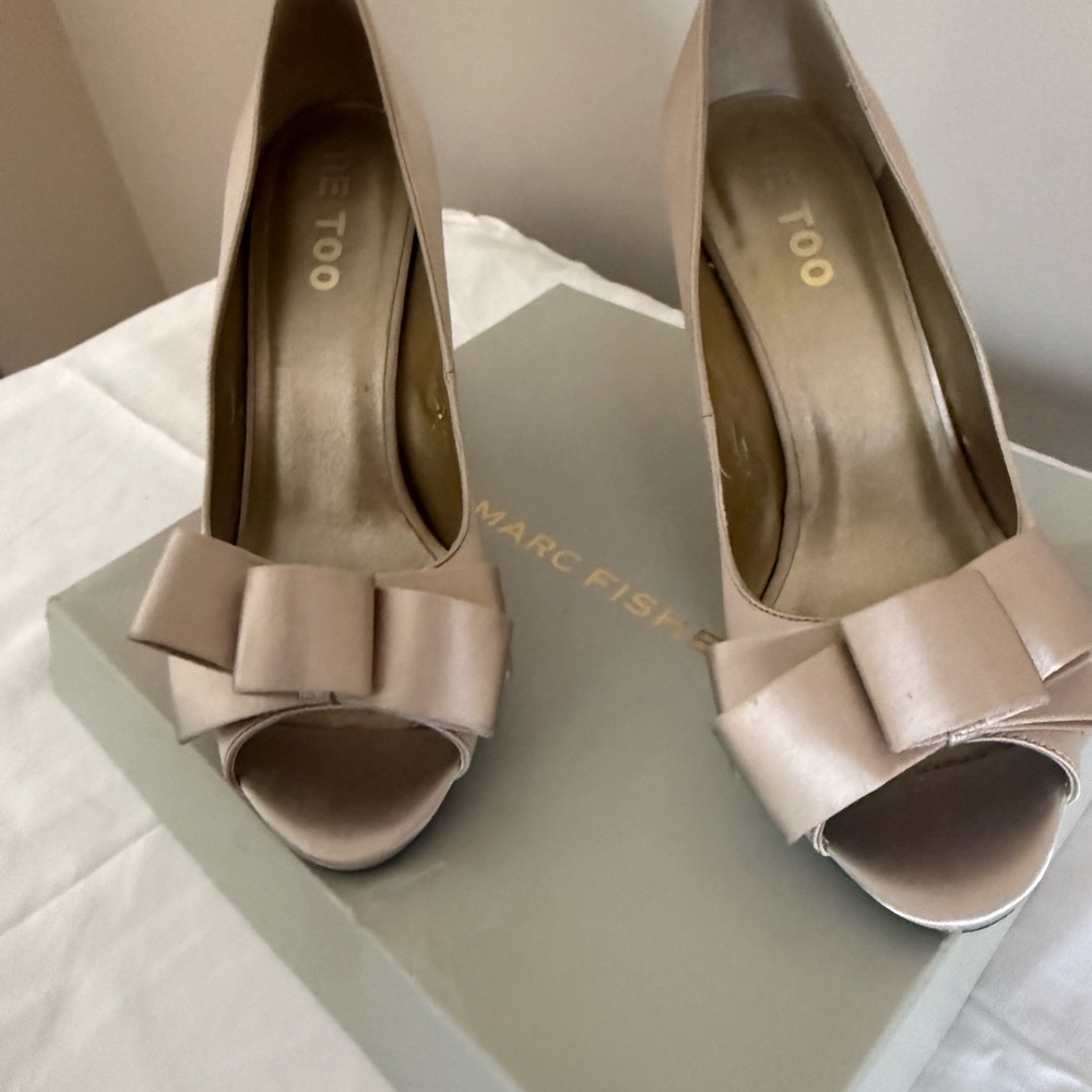 Me Too Women's Bow Peep Toe Heels - Beige